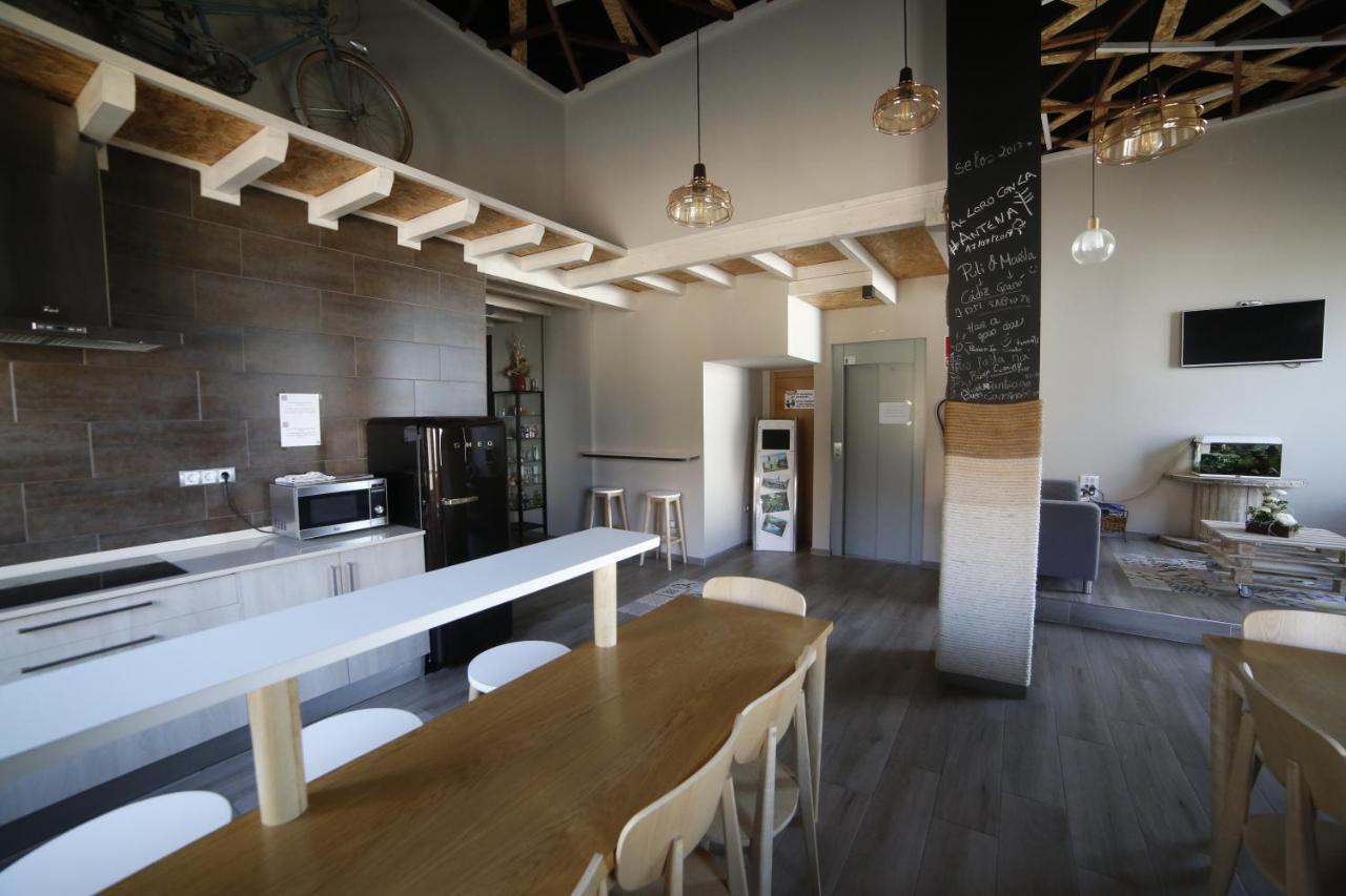 Zendoira Hostel Palas de Rei Luaran gambar